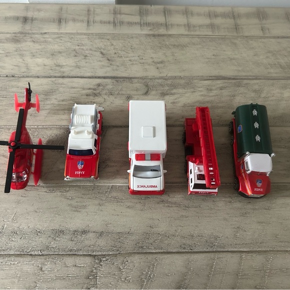 🚒🚨FDNY Lot of Transportation Vehicles with accessories🚑🚨 - Picture 10 of 13